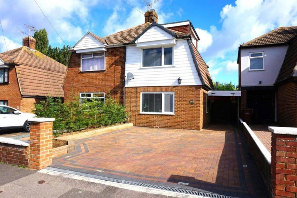 Lovely Family Home In Rainham, Kent Рейнгем Екстер'єр фото
